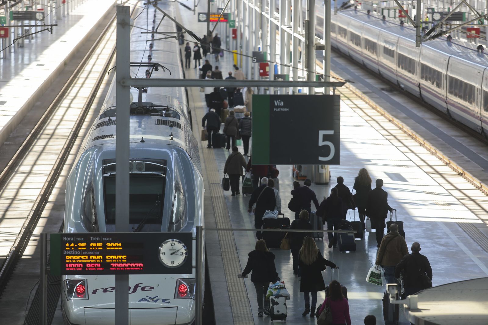 Las ciudades con Renfe llegarán a acuerdos con compañías aéreas para promocionarse