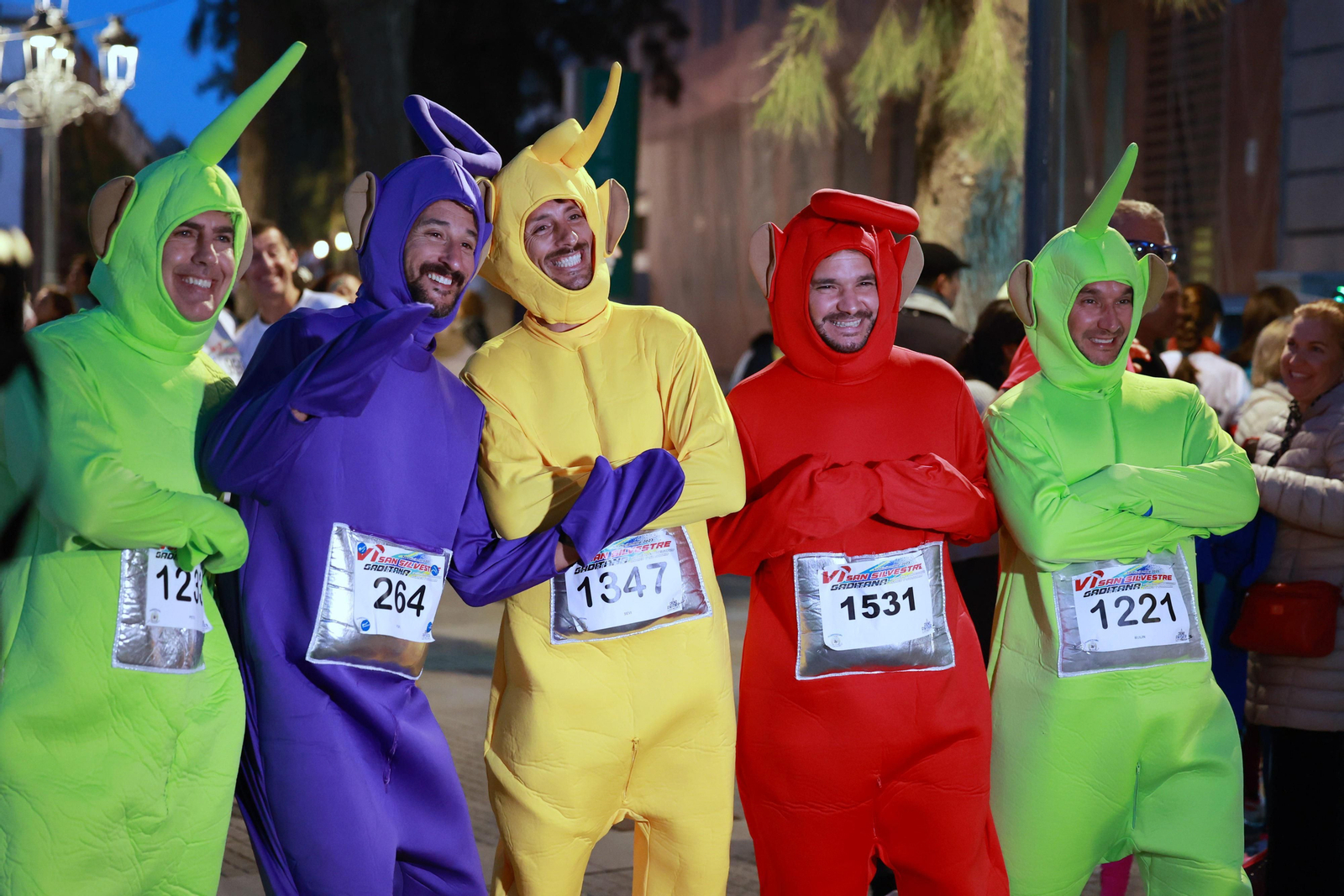 San Silvestre en Cádiz 2023: Las mejores y navideñas imágenes de la carrera