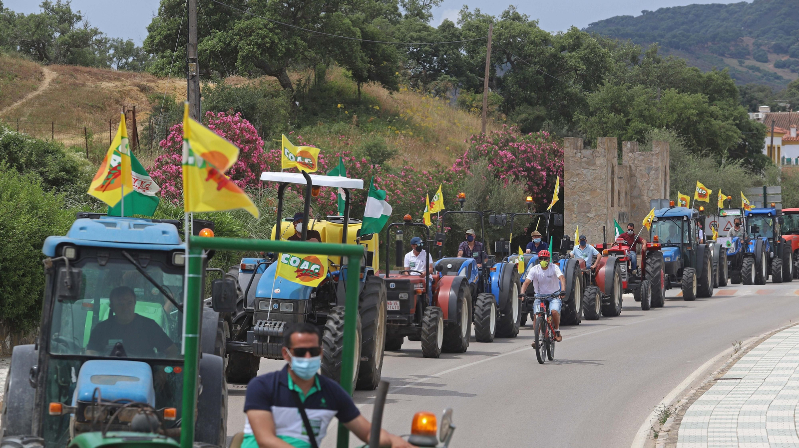 Fotos de la tractorada contra las fotovoltaicas en Castellar
