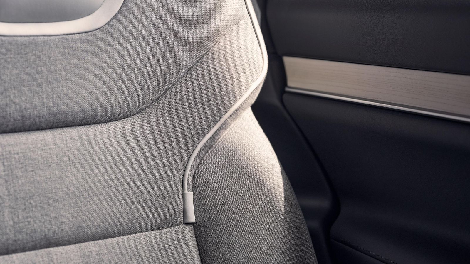 La calidad de los tejidos que se emplean para los asientos es formidable y permite olvidarse del cuero.