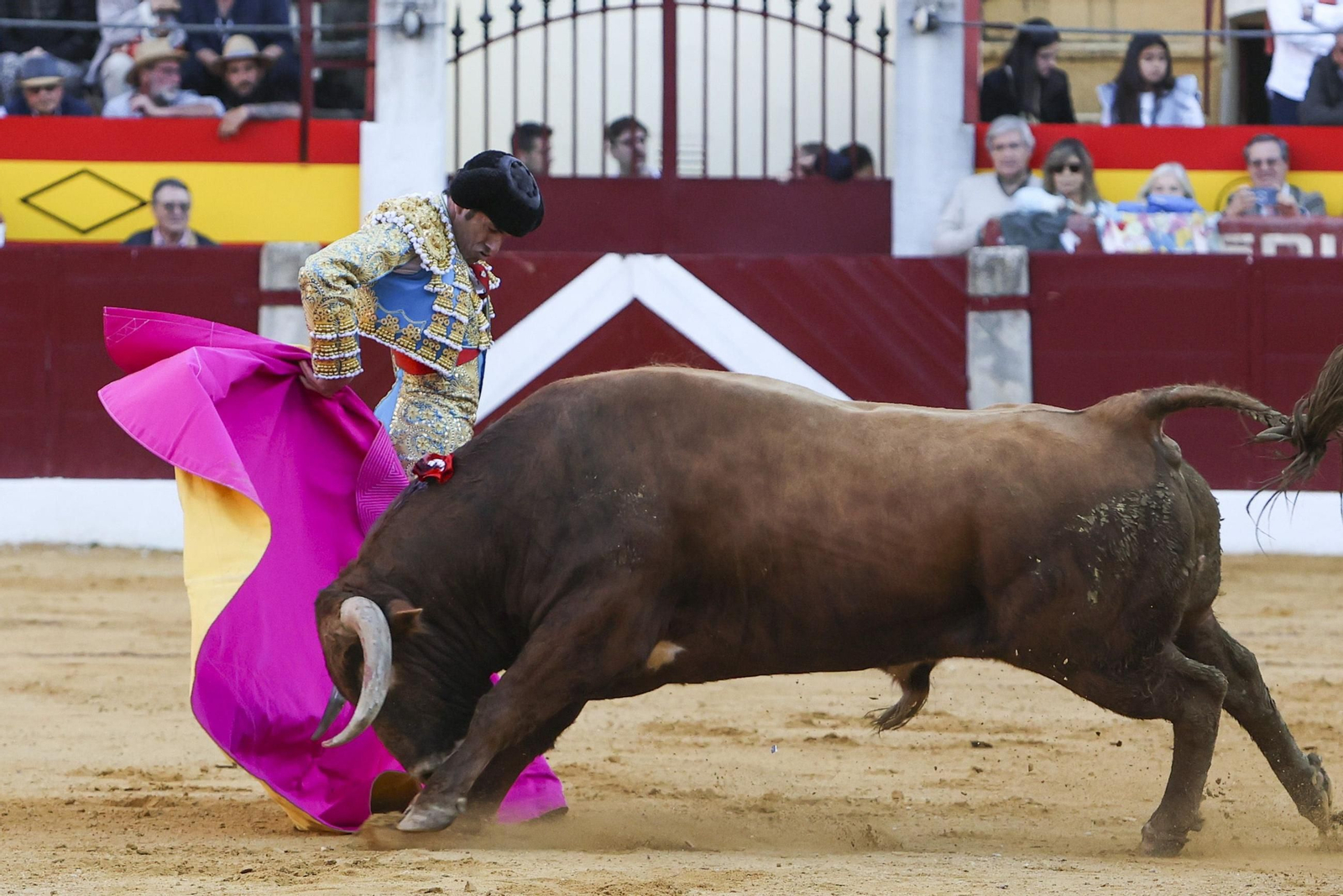 Las fotos de la vuelta a los ruedos de Morante de La Puebla en Almendralejo