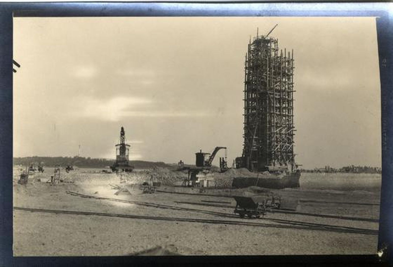 Imágenes de la construcción del Monumento a la Fe Descubridora.
