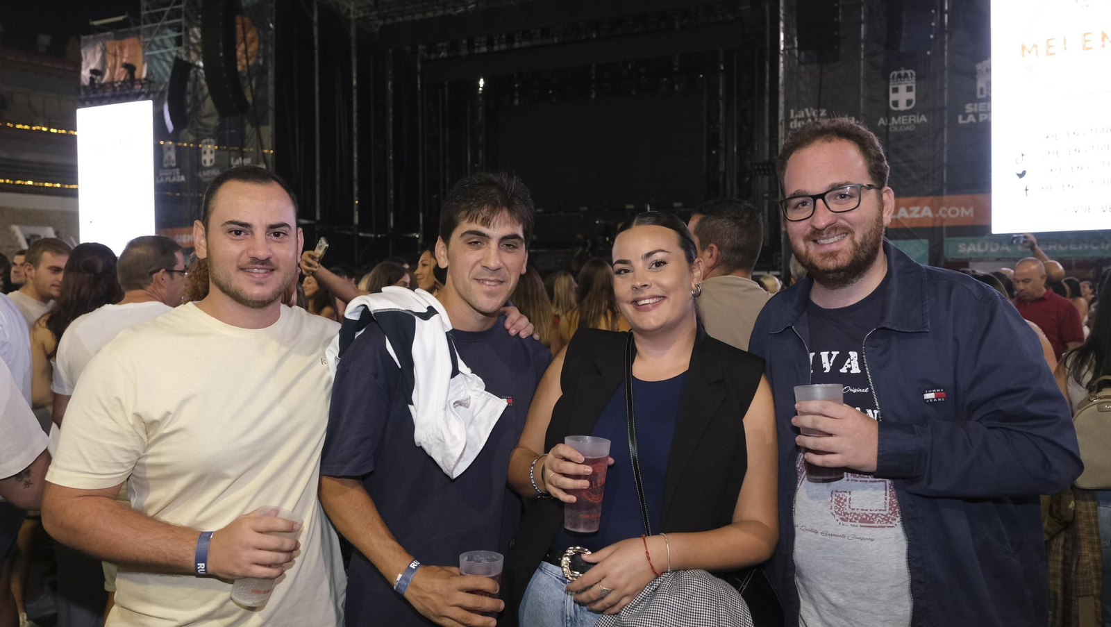 El concierto de Melendi llena de fans la Plaza de Toros de Almería, en imágenes