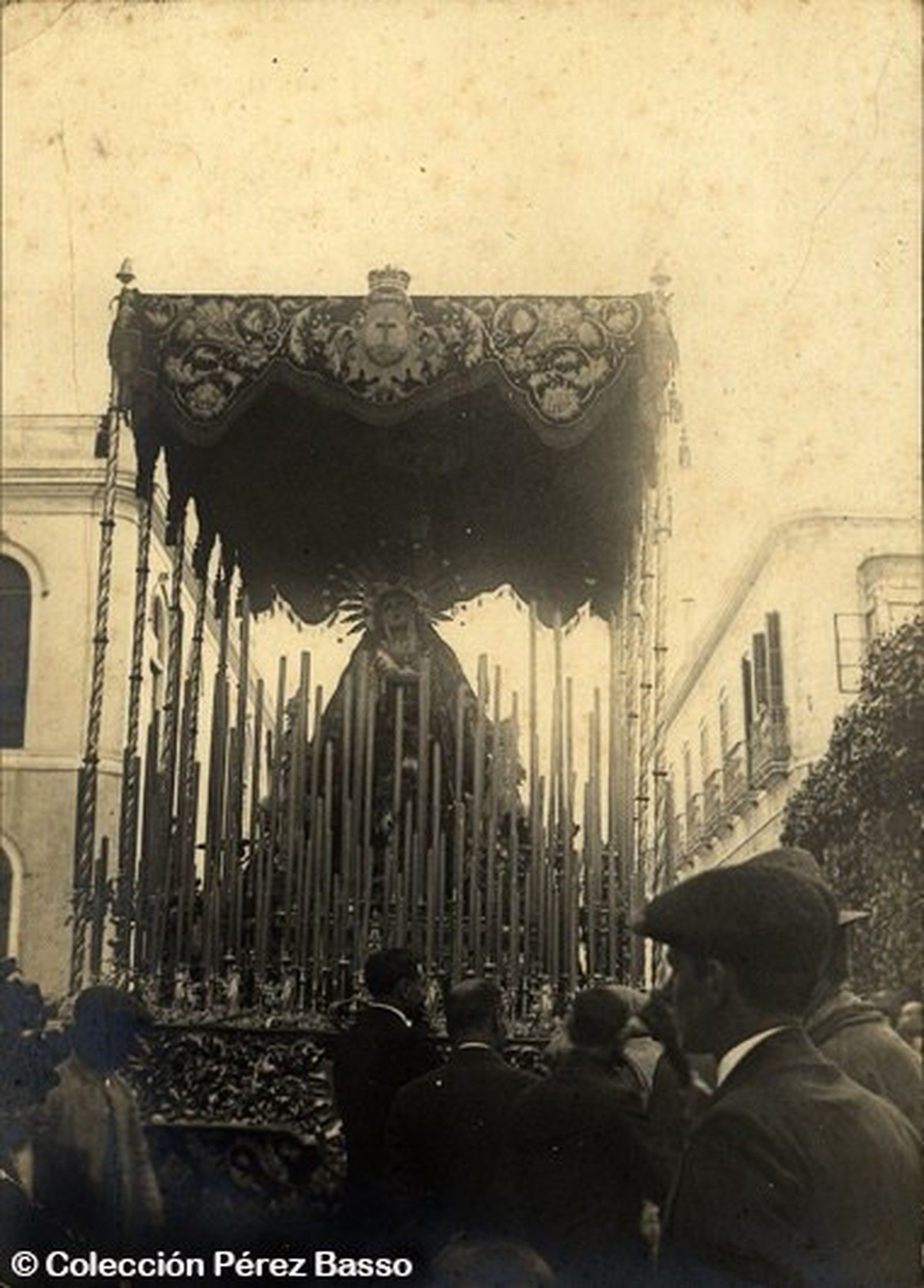 Fue la primera vez que un paso de palio participó en esta procesión