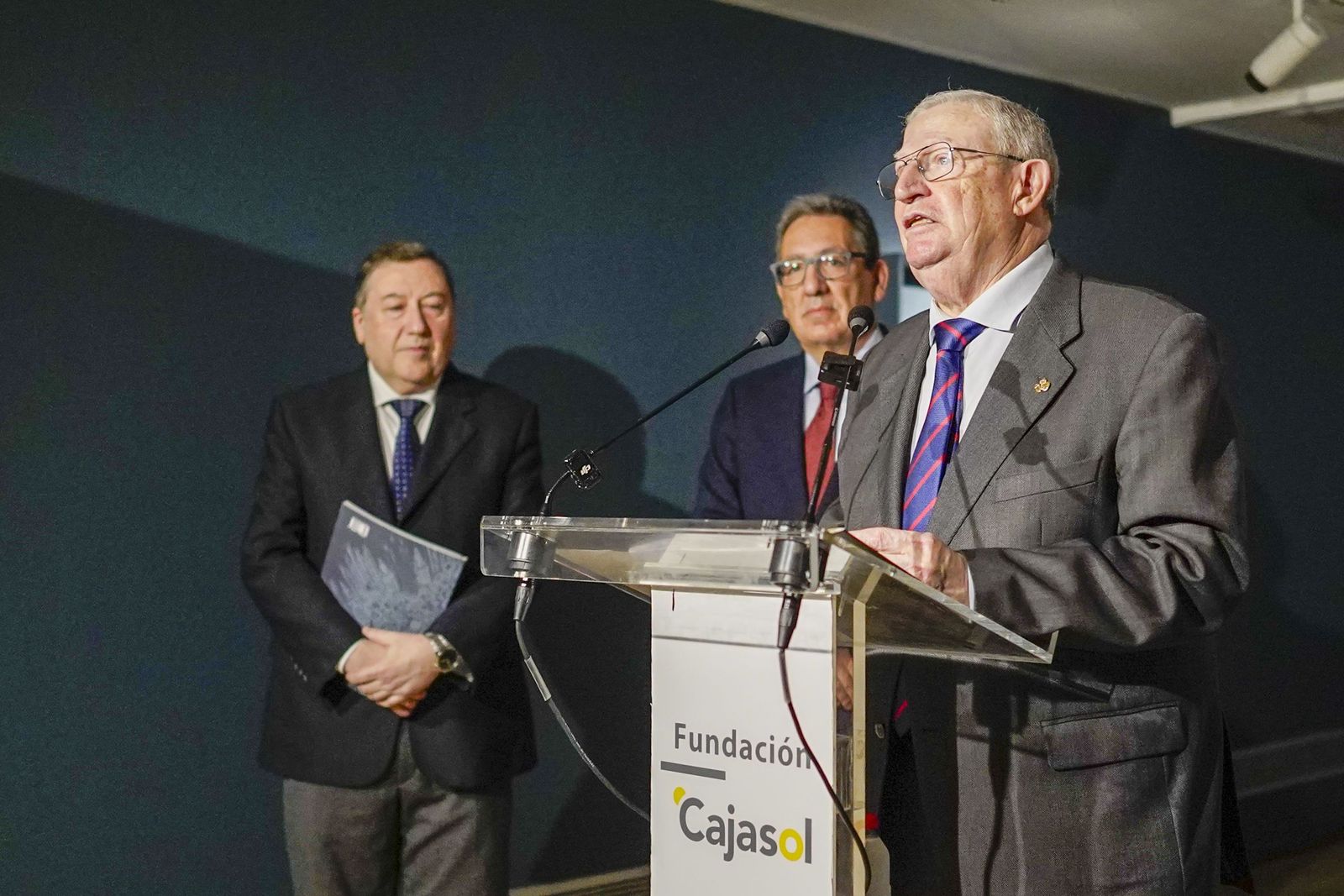 La inauguración de la exposición de Cayetano Gonzalez en Fundación Cajasol, todas las fotos