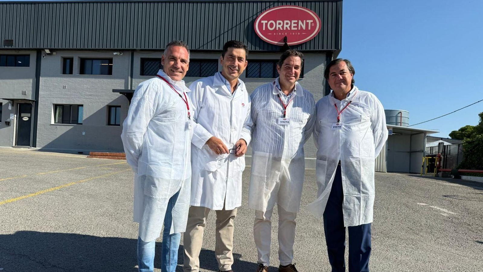 Responsables de Torrent, junto al presidente de los empresarios, Gonzalo Ganaza.