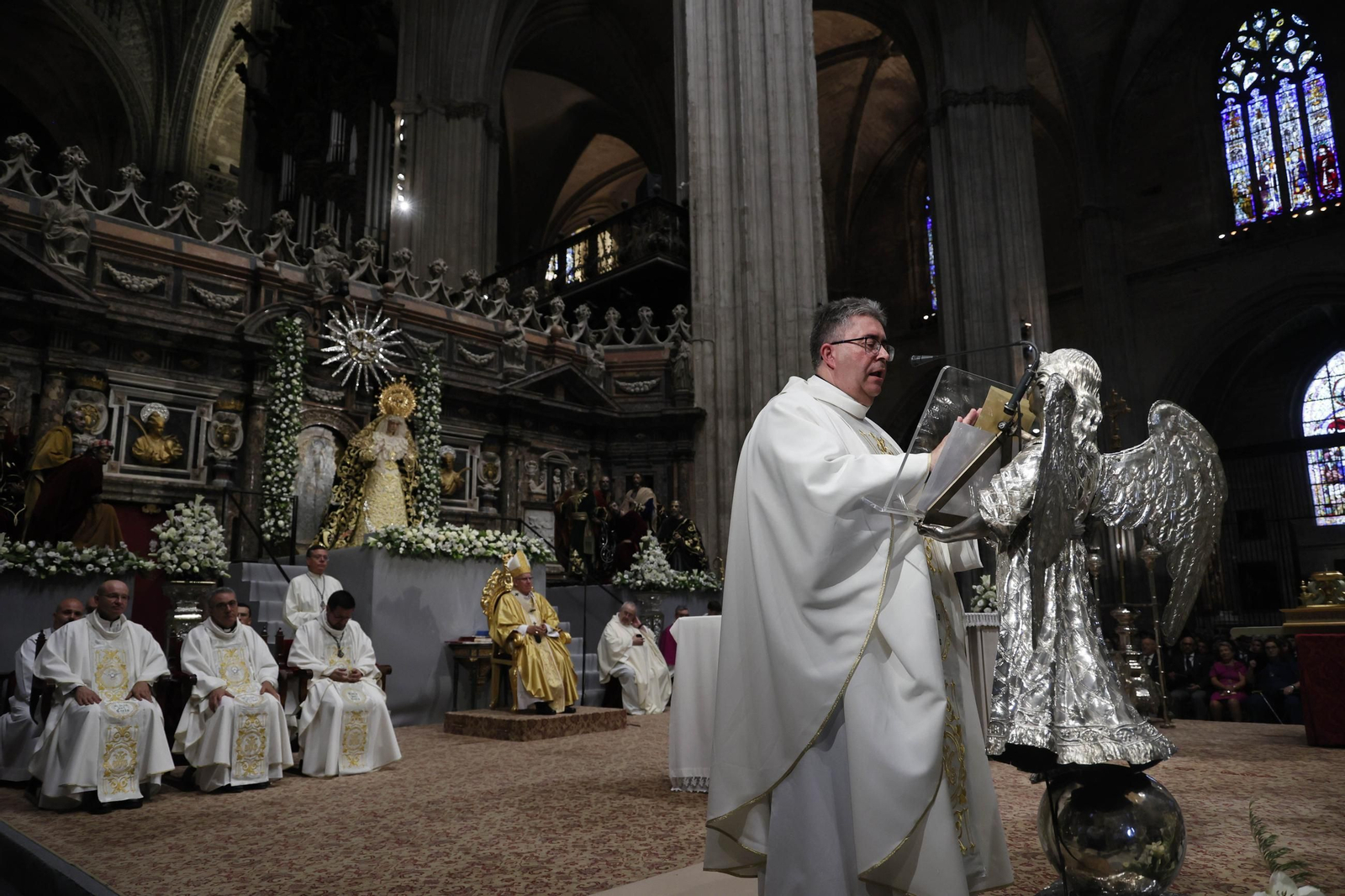 La coronación de la Virgen del Rocío en imágenes