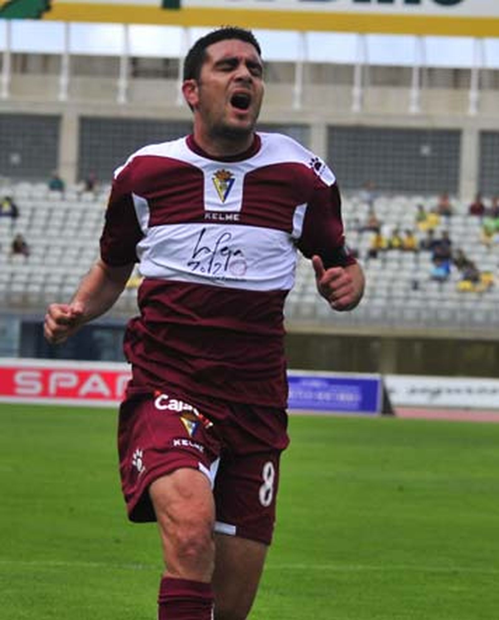 La UD Las Palmas y el Cádiz firmaron tablas en un discreto partido (1-1) que deja a los de Víctor Espárrago en puestos de descenso

Foto: LOF