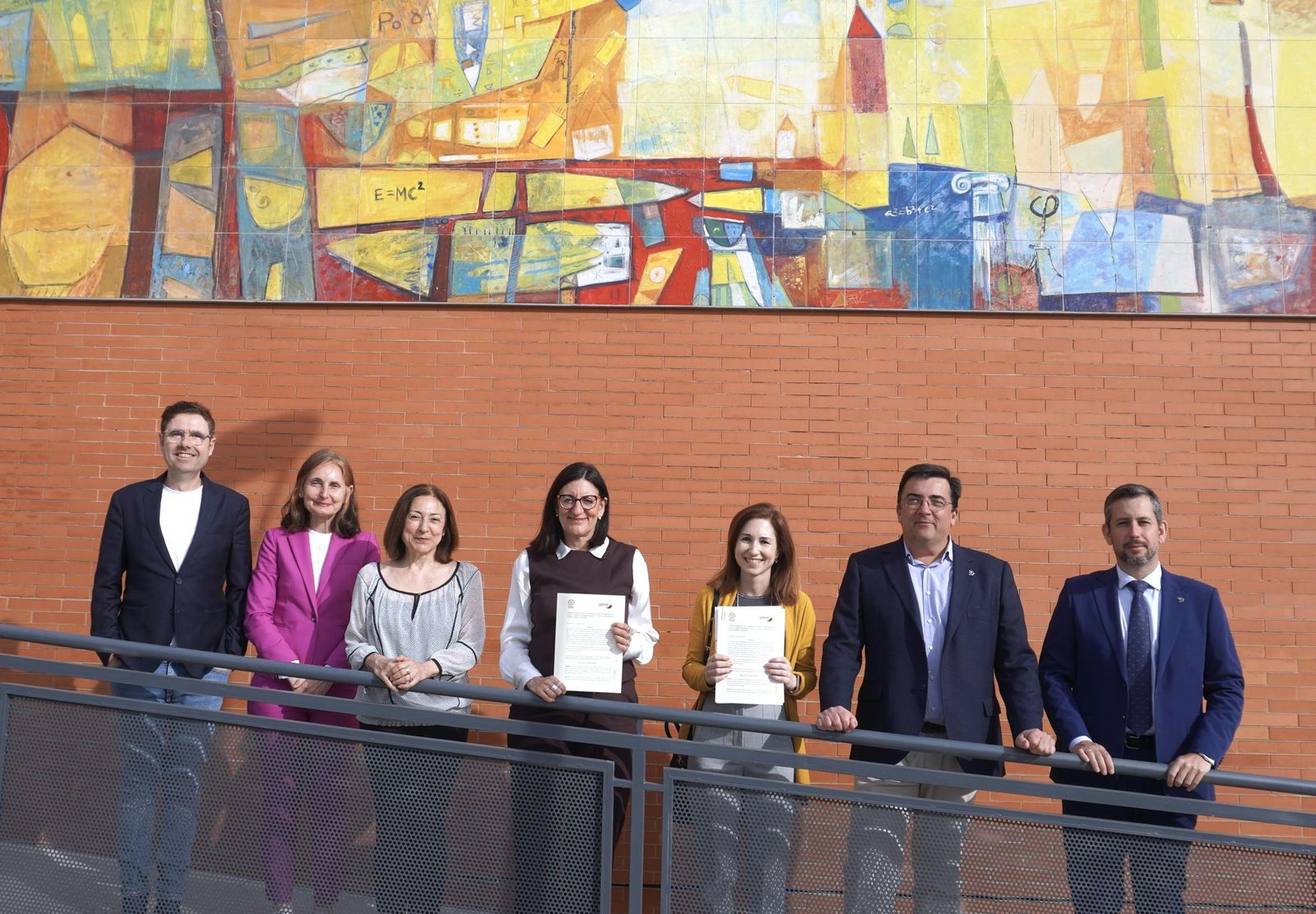 Representantes de la Universidad de Huelva y Gabitel tras la firma del acuerdo.