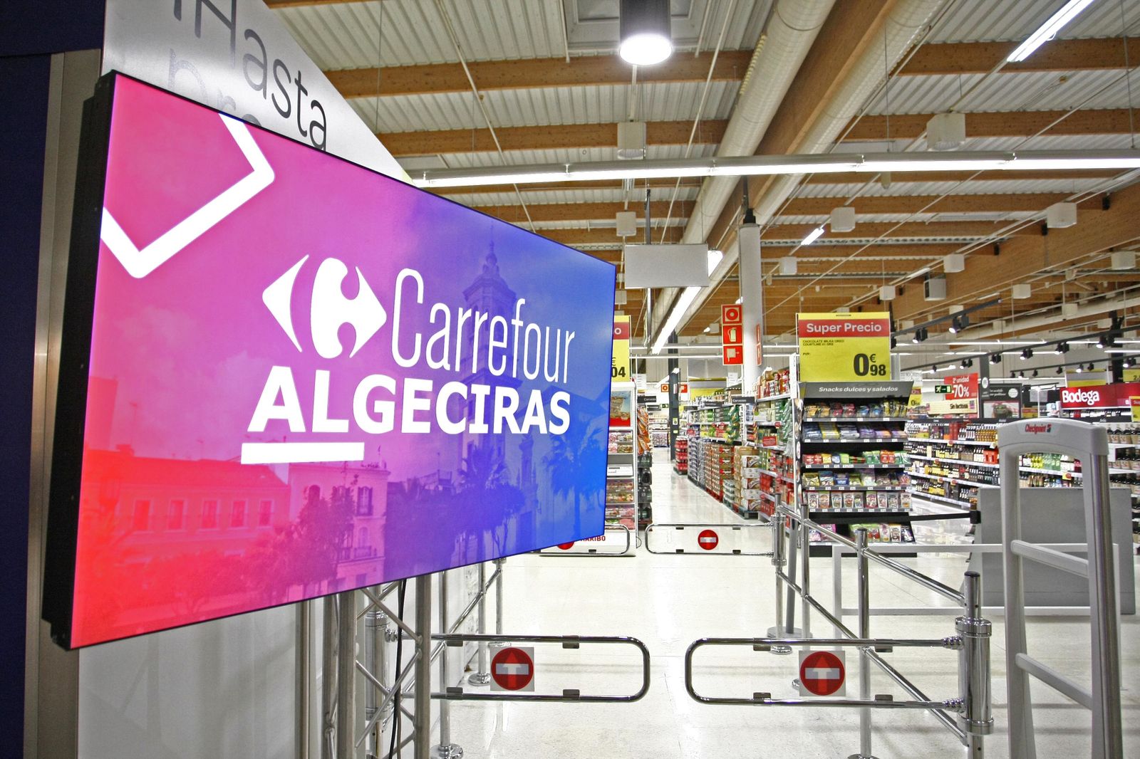 Entrada del establecimiento Carrefour de Algeciras.
