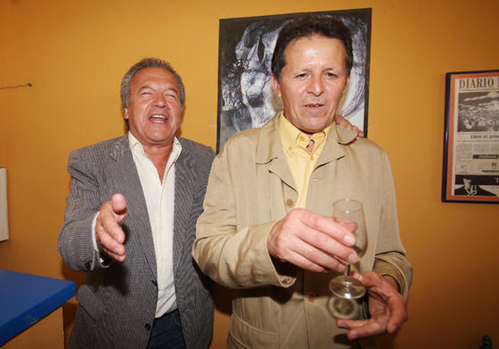 Pacheco y el parlamentario andaluz socialista José Luis Blanco, ayer por la tarde en la caseta del Diario.

Foto: Vanesa Lobo