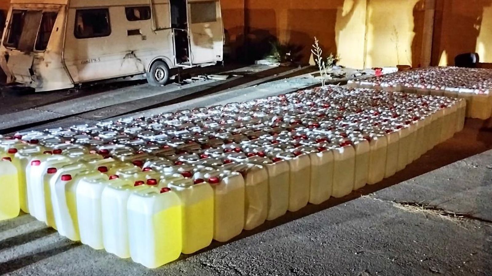 Garrafas con combustible.