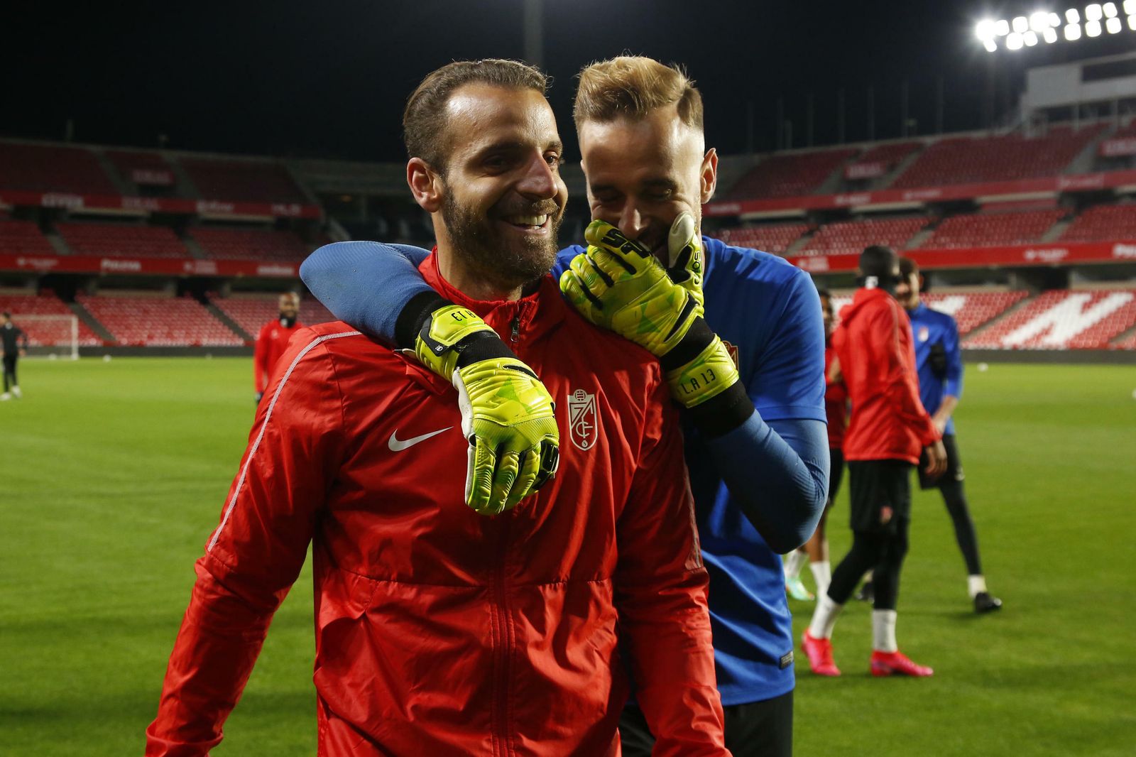 Fotos: la afición 'bendice' al Granada CF en Los Cármenes antes del partido de Copa