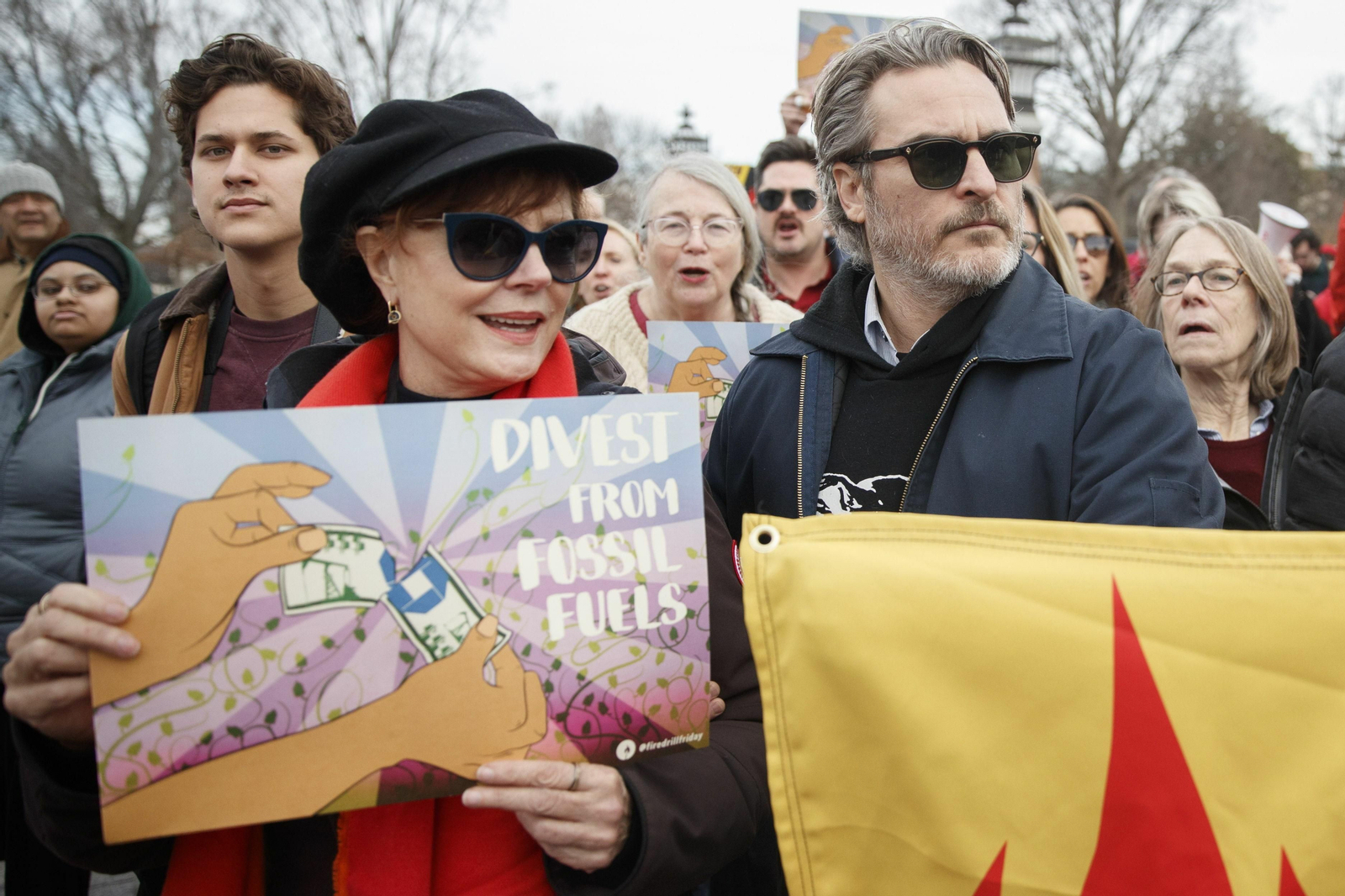 Joaquin Phoenix y Susan Sarandon en la manifestación