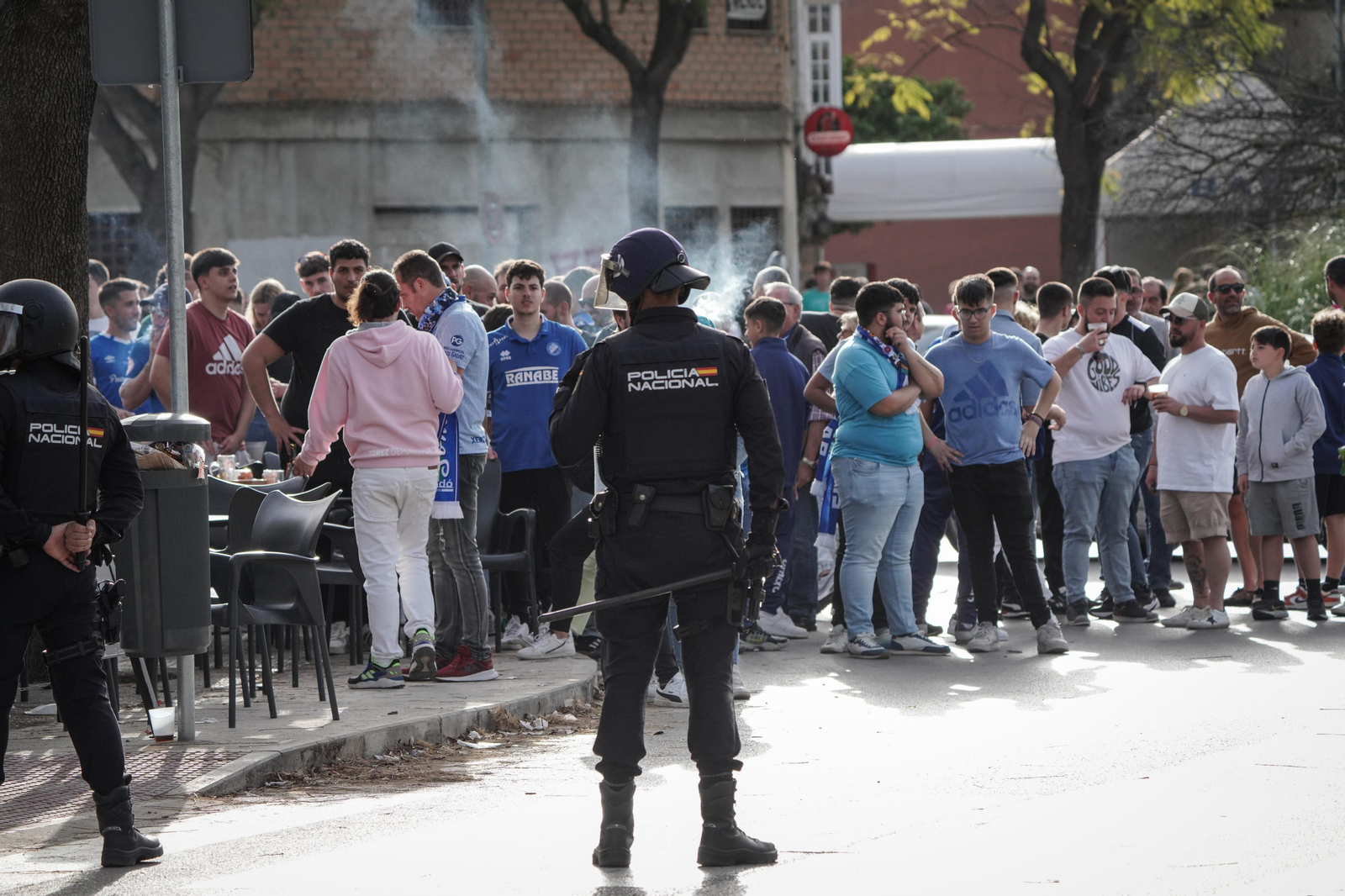 Imágenes del gran despliegue policial en Jerez durante el derbi