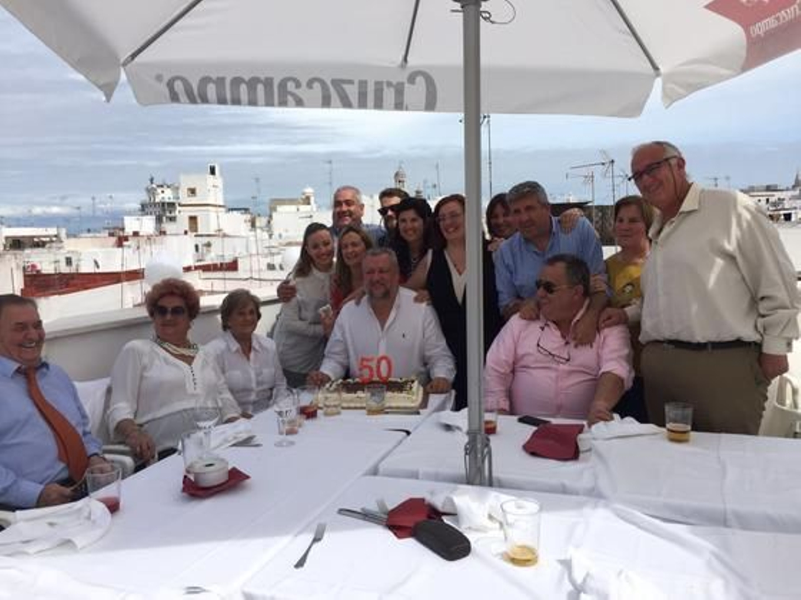 Mamen Bocanegra,  Prado Martín, Estrella Anguita, Begoña Masfarre, familia Farrujia, Carmen López, Carmen Porras, Francis García y Mamen Viniegra.

Foto: Ignacio Casas de Ciria