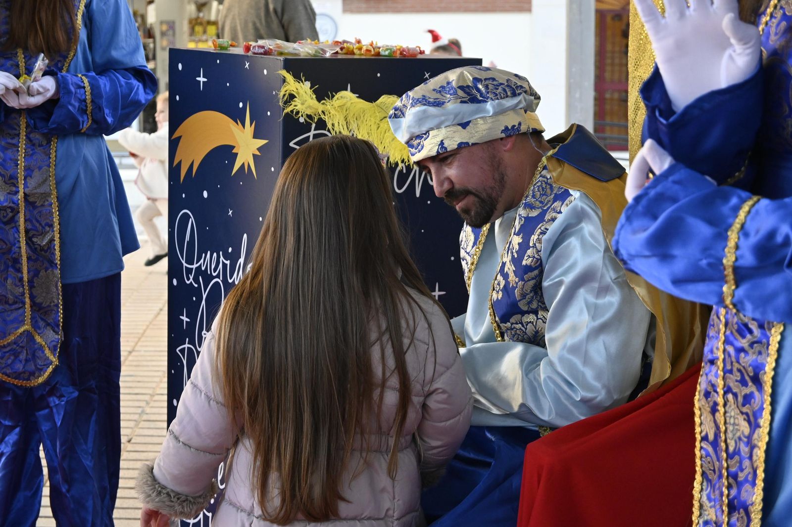 Recogida de cartas del paje real en la plaza Miguel Raya en el Molino, en imágenes