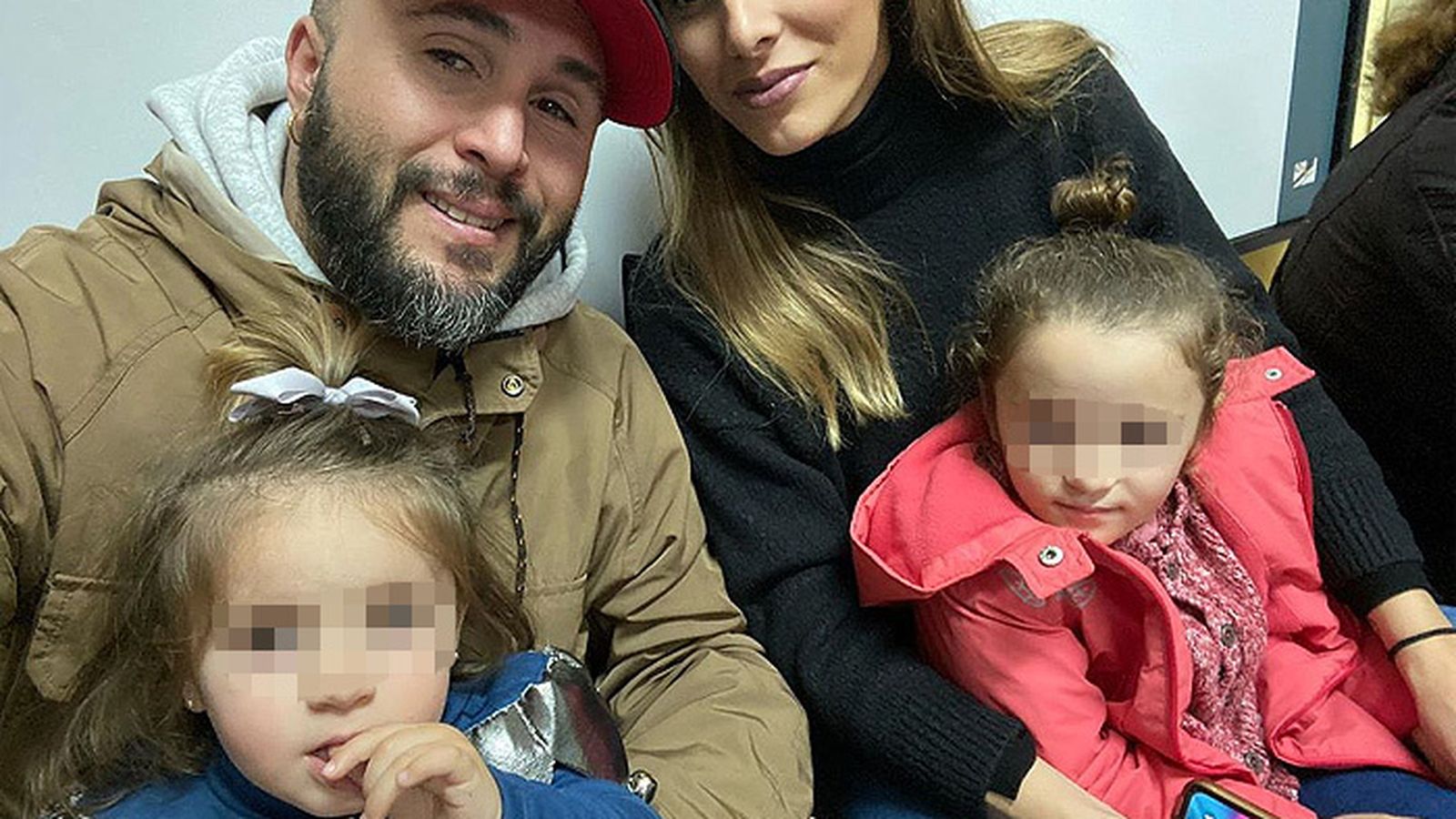 Irene, Kiko y sus dos hijas.