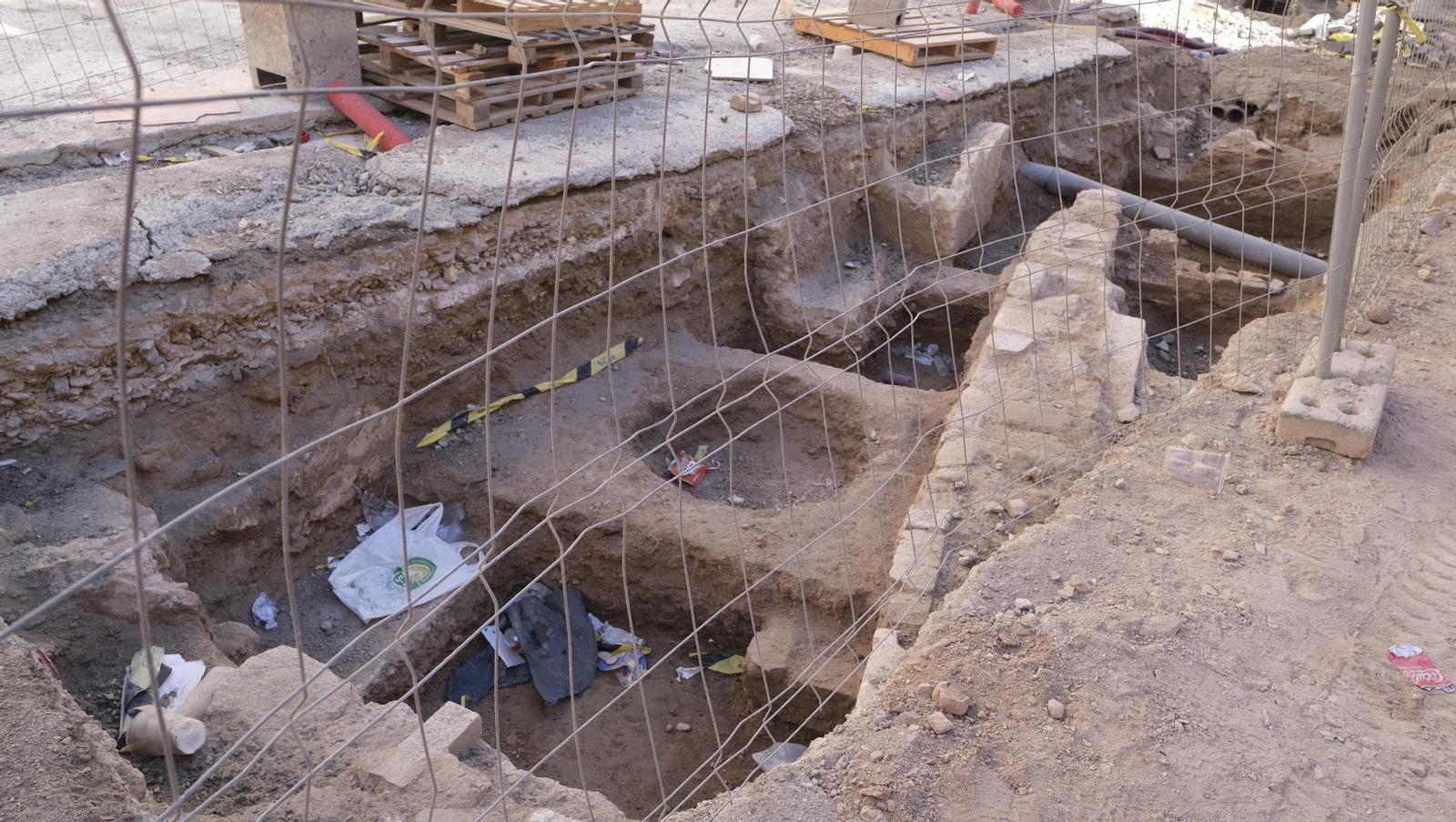 Imágenes de la Plaza Masnou en obras. Almería