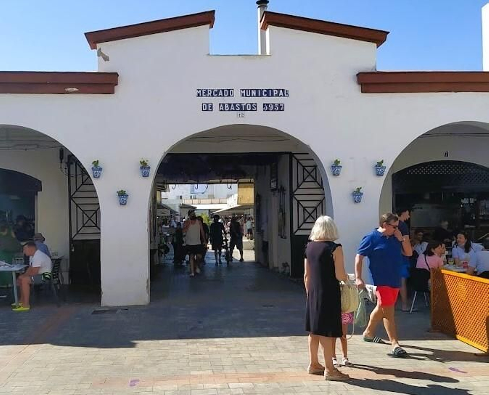 Fachada del Mercado Municipal de Abastos de Chipiona.