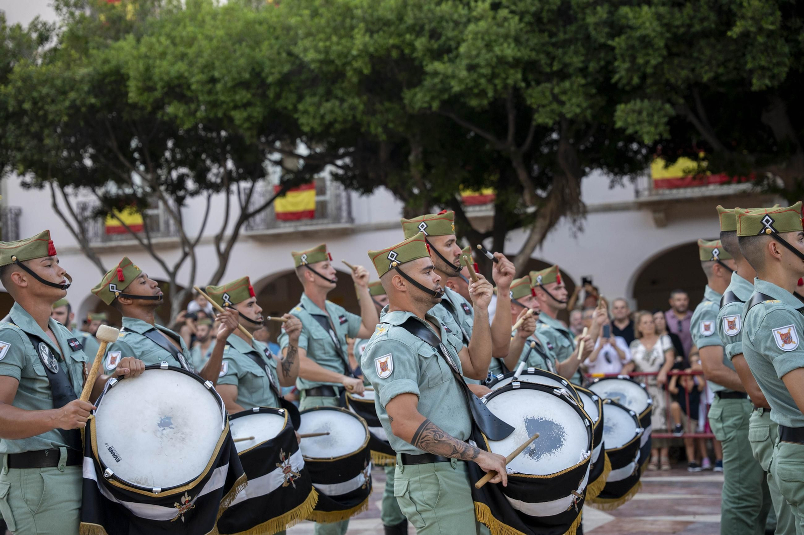 El Escudo de Oro de la ciudad de Almería a la Legión, en imágenes