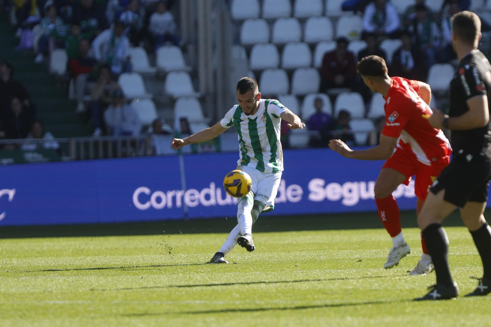 Las mejores fotos del ambiente en el Córdoba CF - Almería en El Arcángel
