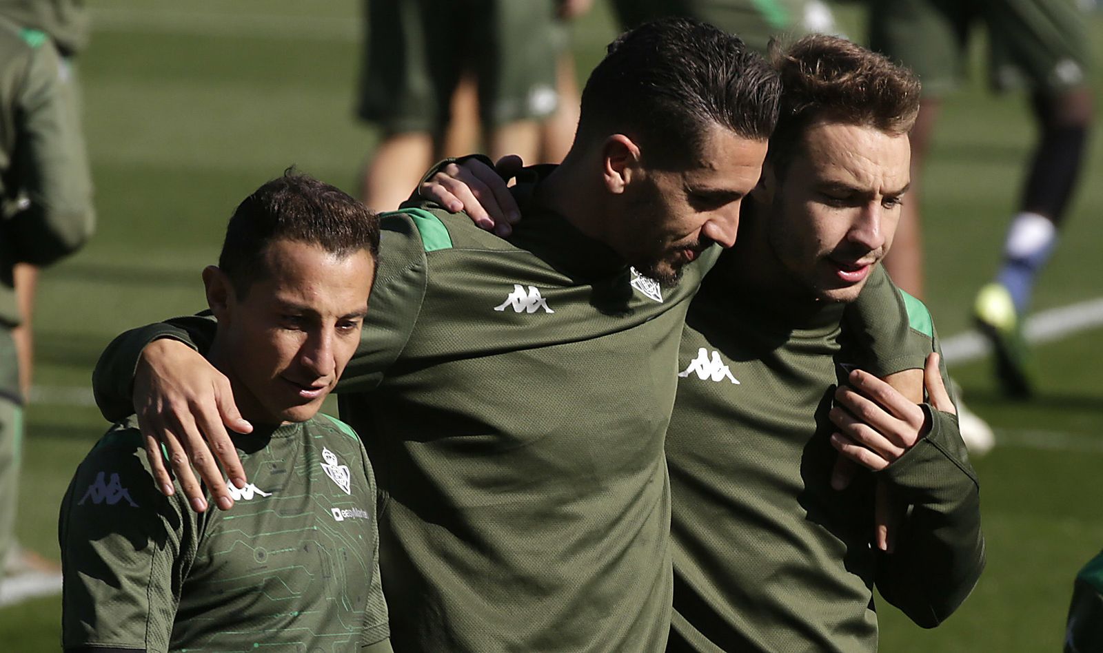Guardado, junto a Feddal y Loren, en el entrenamiento de hoy.