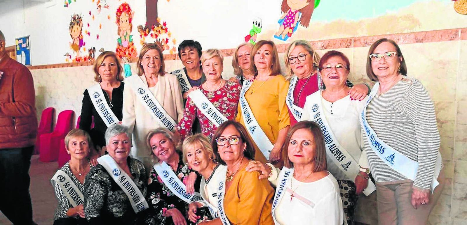 Uno de los grupos de antiugas alumnas de la Torre Tavira, entre ellas Susana Rendón, Pilar Calvo, Elena  Delgado, May Sasián, María José López, Concha Neira, Peque Mayra, Emna Flaque, Amparo de la Flor y Ana Rodríguez-Tenorio.