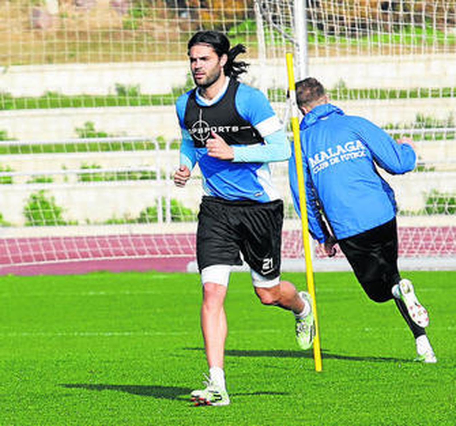 Sergio Sánchez, ayer, en un ejercicio con el grupo.