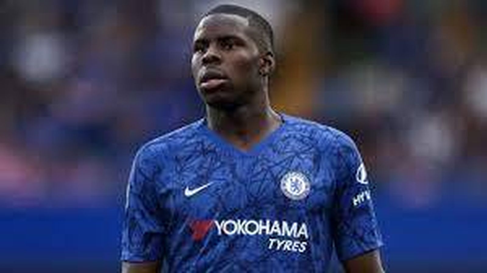 Zouma, con la camiseta del Chelsea.