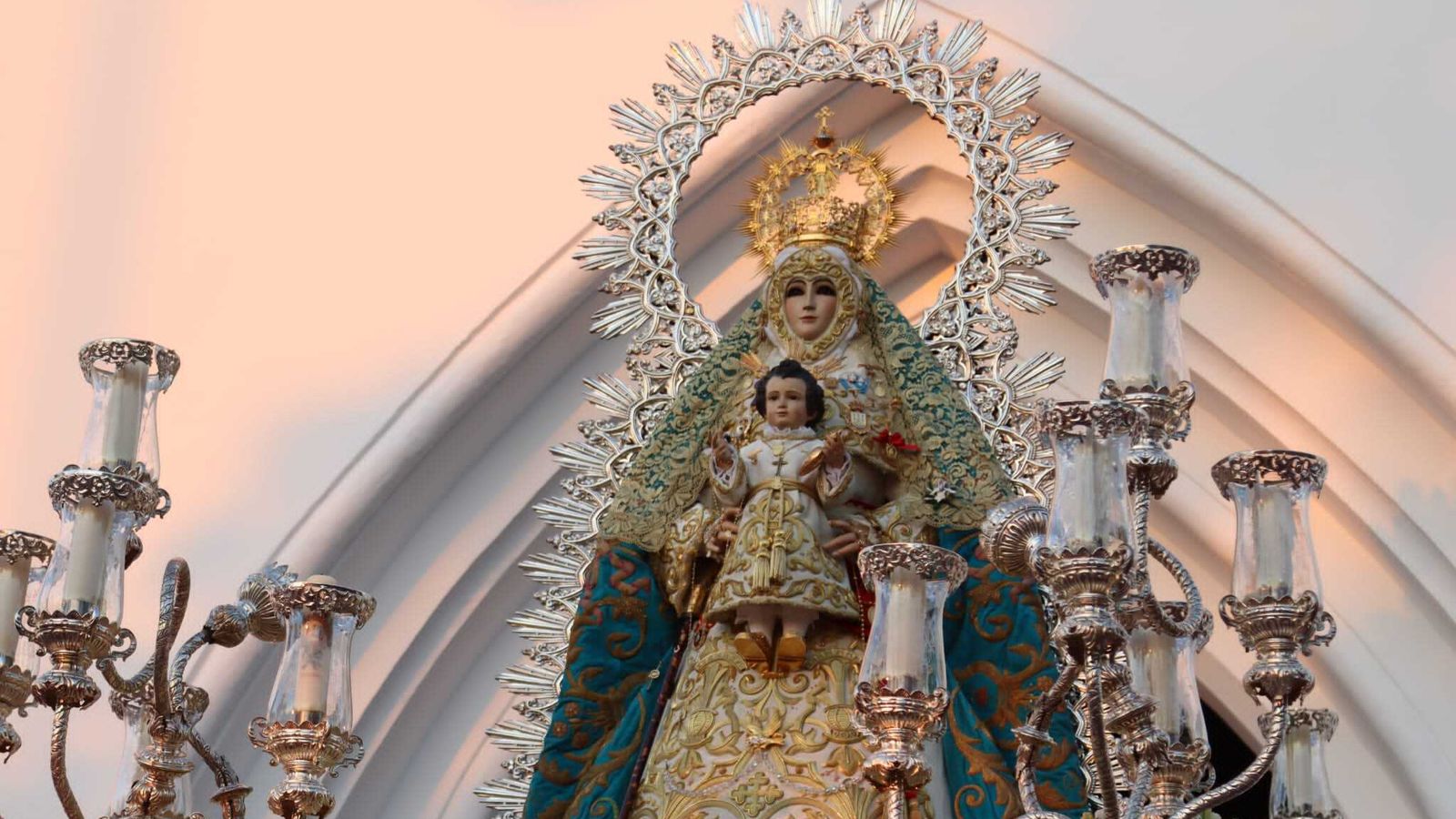 La Virgen del Águila de Alcalá Guadaíra.
