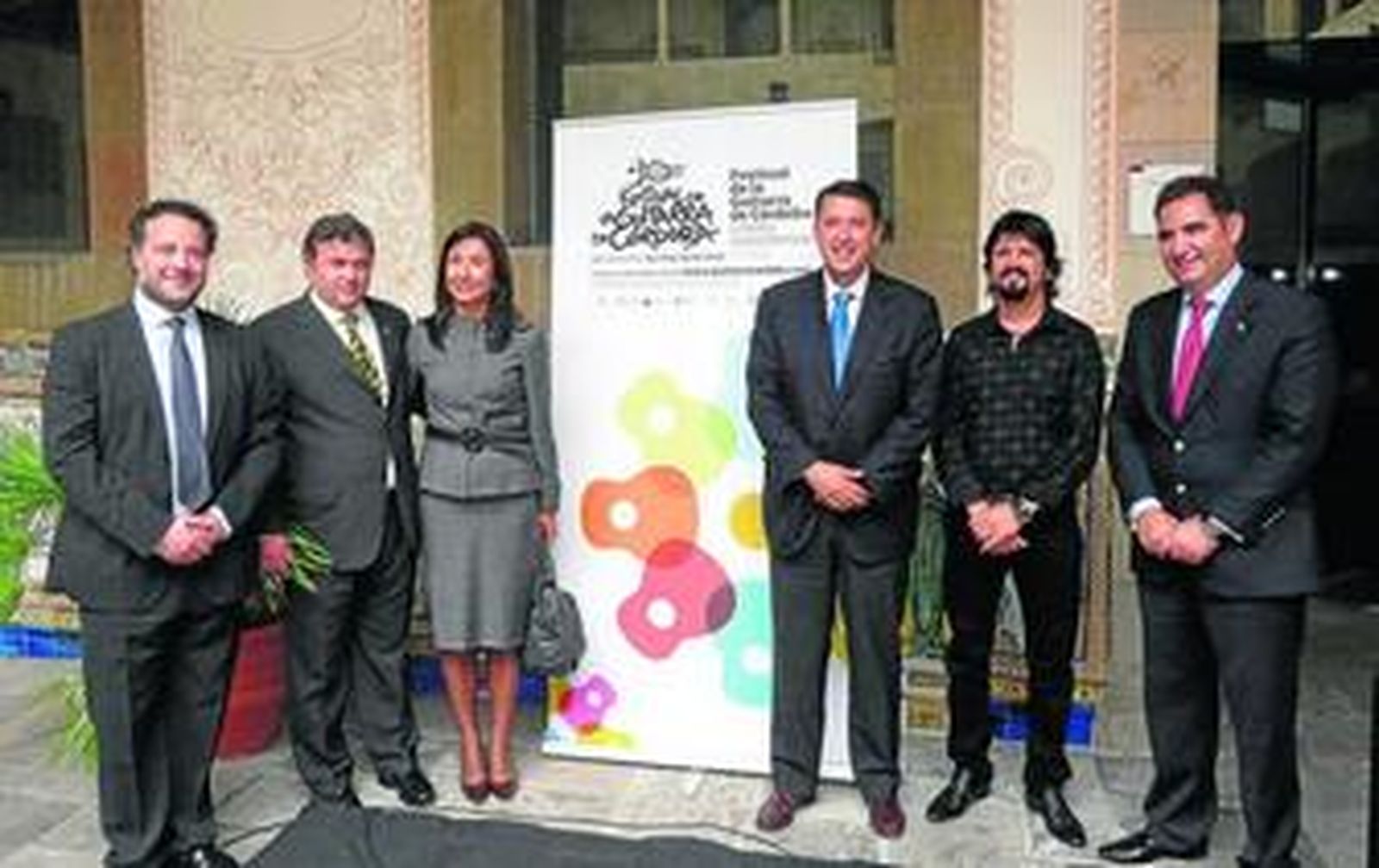 López, Palacios, Montes, Blanco, Chicuelo y Carmona, ayer, antes de la presentación del Festival de la Guitarra en Barcelona.