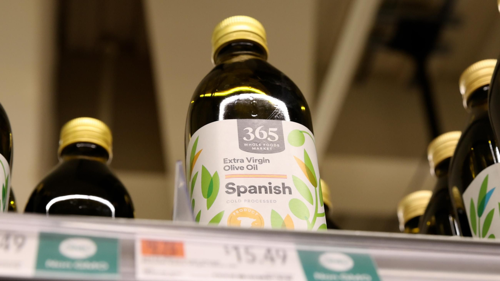 Aceite de oliva de origen español en un lineal de EEUU