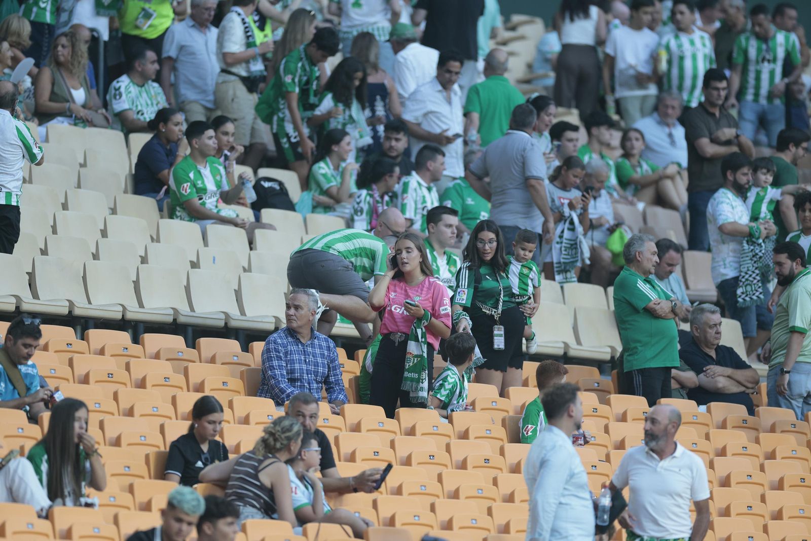 Búscate en las fotos del Betis - Alavés