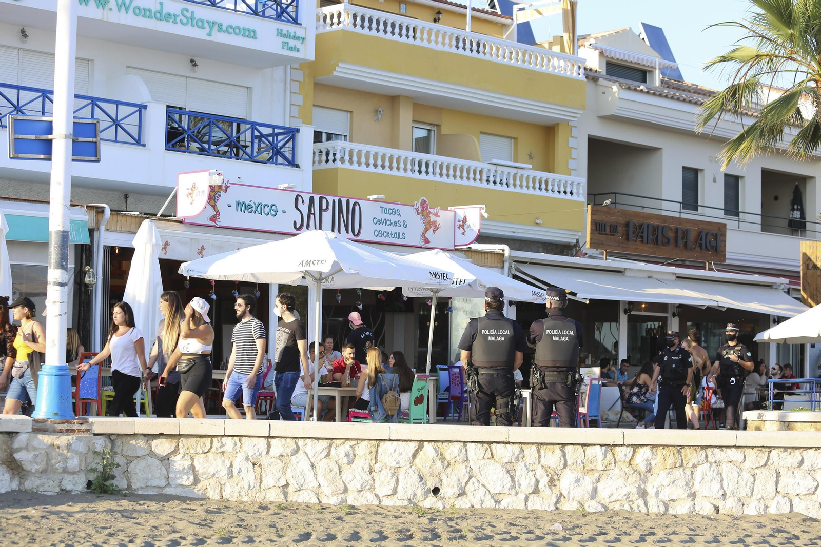 Las fotos del refuerzo policial en Pedregalejo ante su masificación