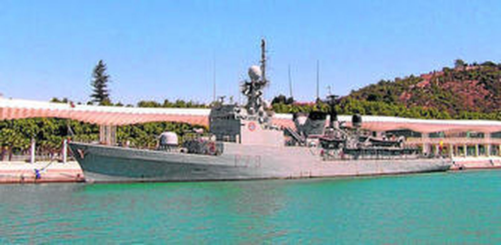 'Vencedora P-79' atracada ayer en el muelle número dos.