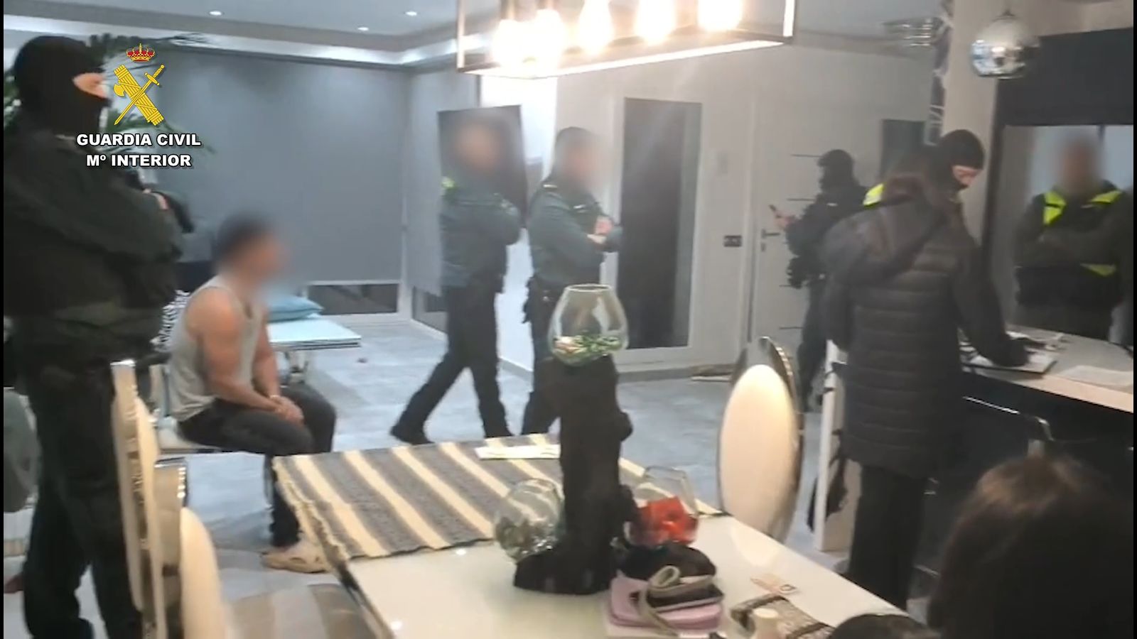 La Guardia Civil desmantela dos puntos de venta de droga, relacionados entre sí, en Alcalá de los Gazules y la Barca de la Florida