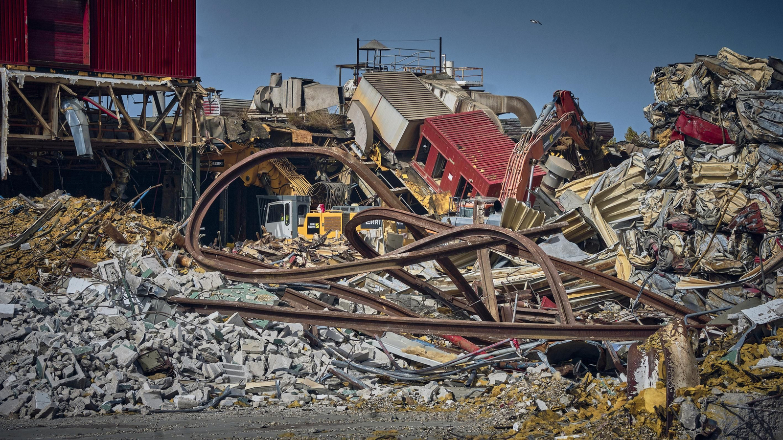 Derribo de la antigua factoría de Delphi.