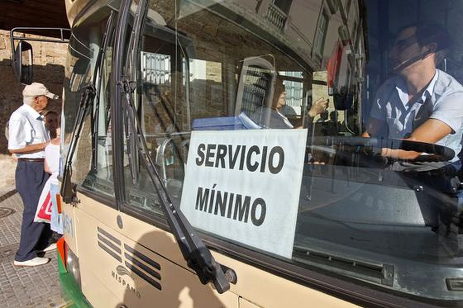 Los piquetes tomaron el centro de la capital desde primera hora de la mañana para impedir la apertura de comercios y empresas. /Jesús Marín