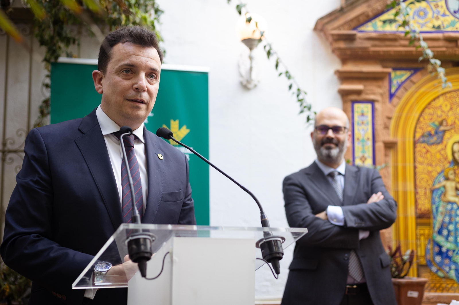 Imágenes de la presentación de la Guía de la Semana Santa de Huelva y su provincia 2023