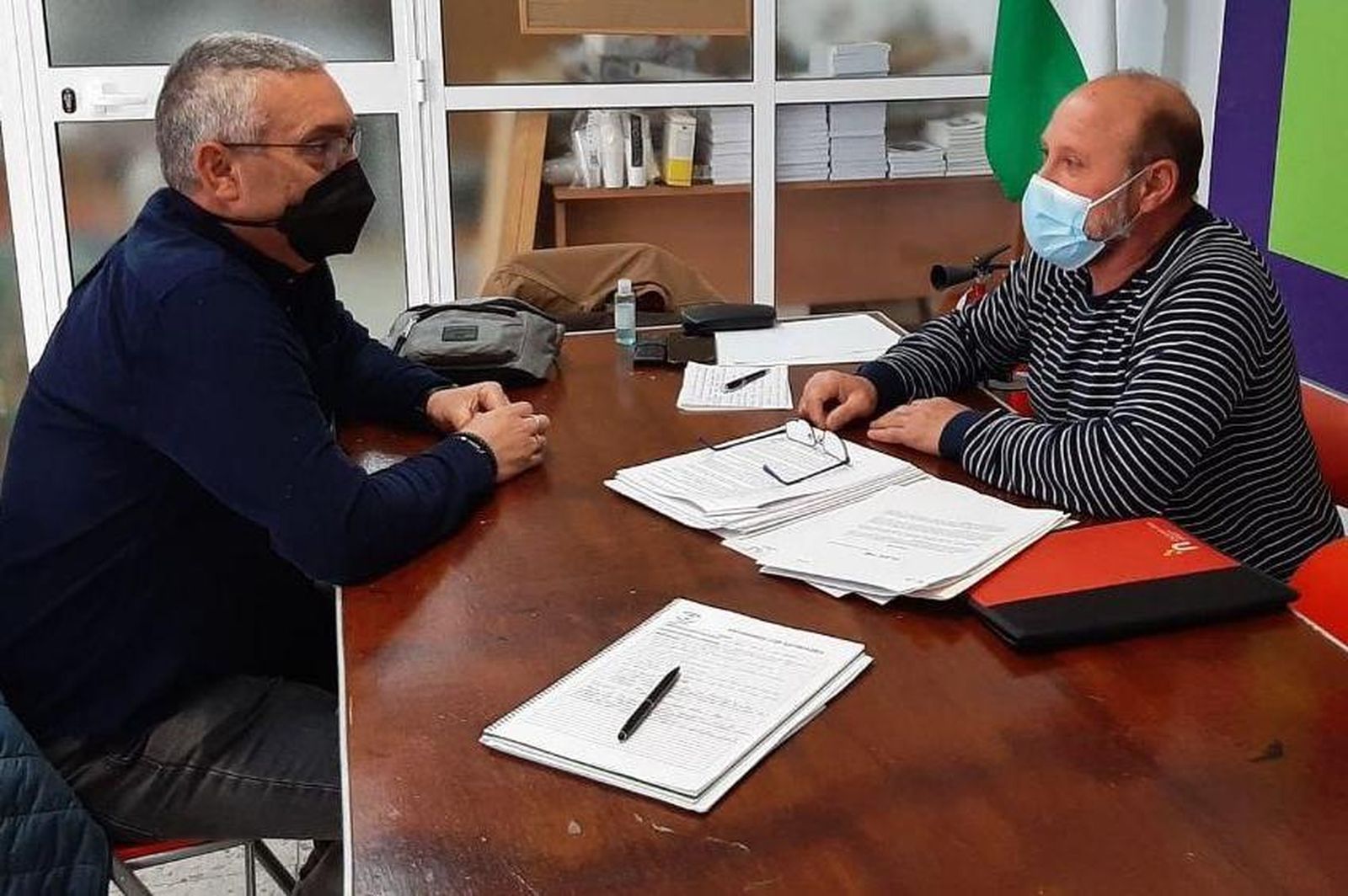 Reunión de IU con representantes de la federación de vecinos Esteros y Salinas.