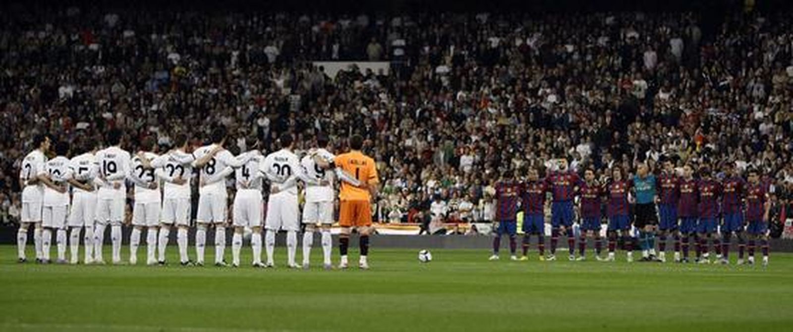 El Barcelona da un golpe casi definitivo a la Liga en el Santiago Bernabéu. / Reuters