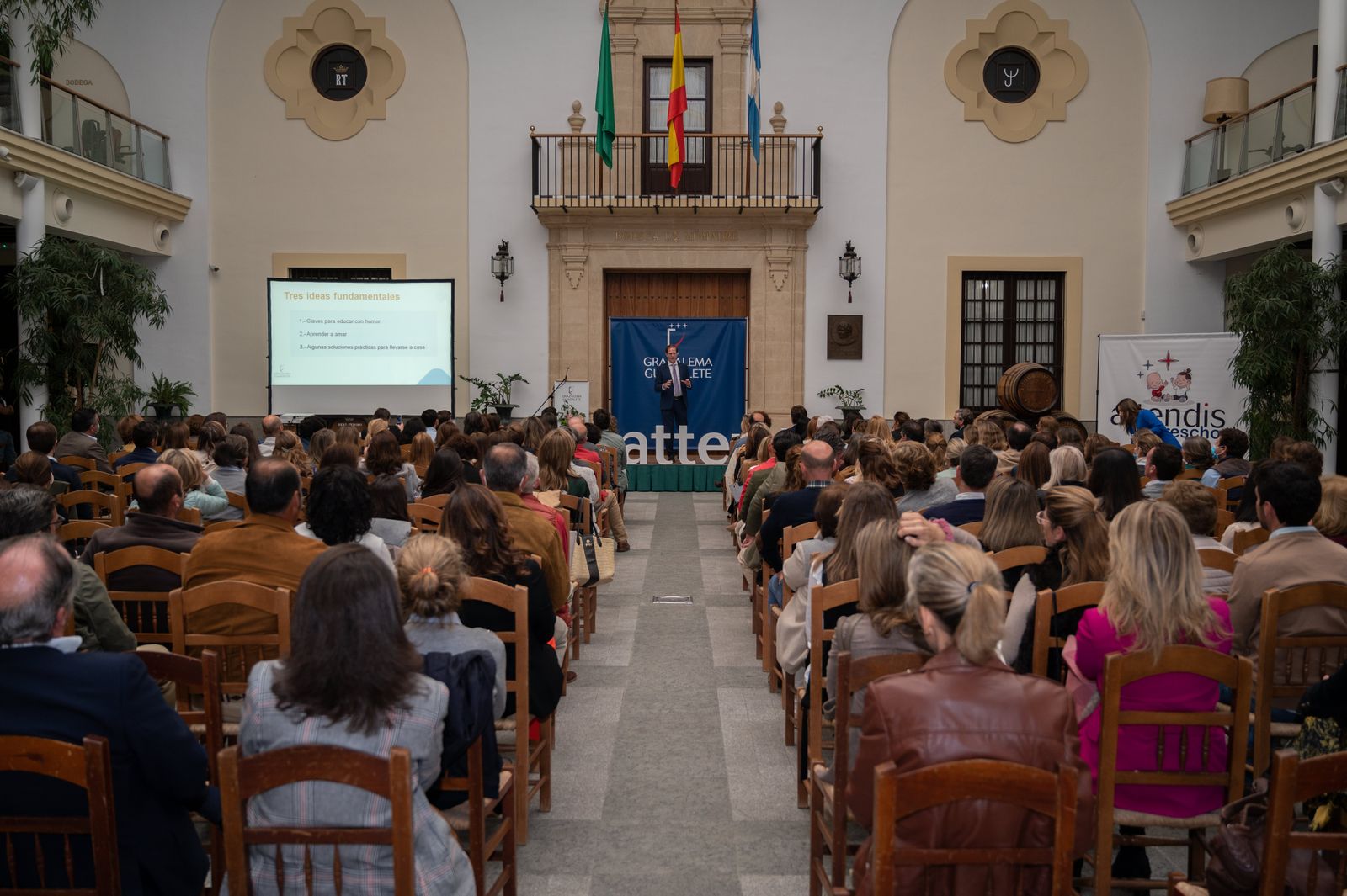 Un momento de la charla del doctor Luis Gutiérrez Rojas.