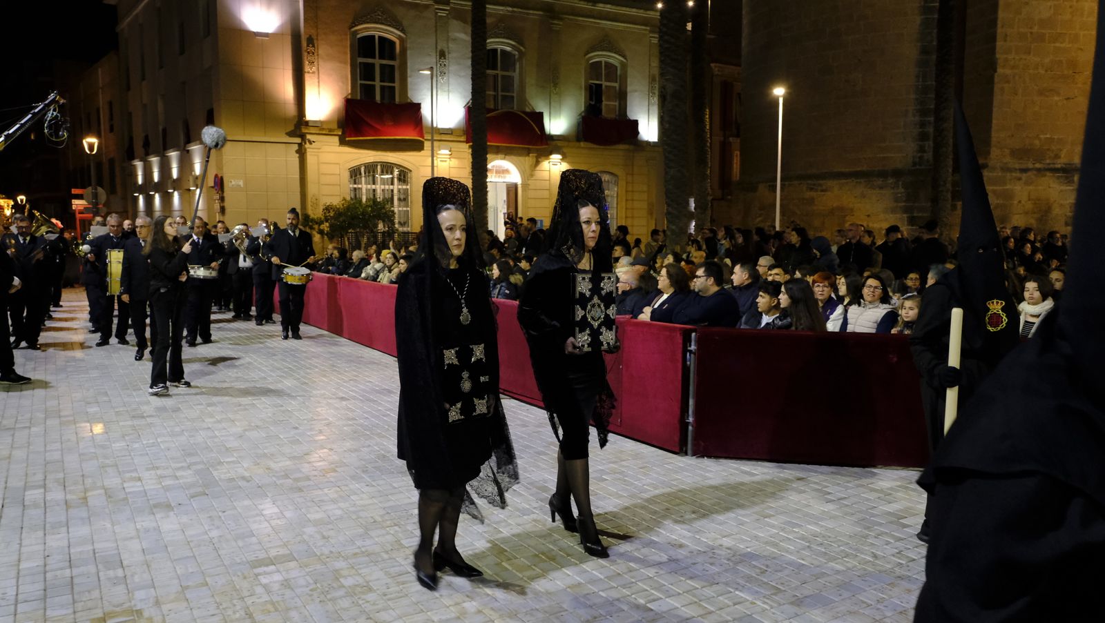 Las mejores imágenes del Santo Sepulcro, en Almería