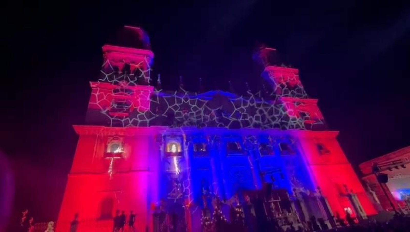 La Catedral se ilumina para despedir al Rosario Magno
