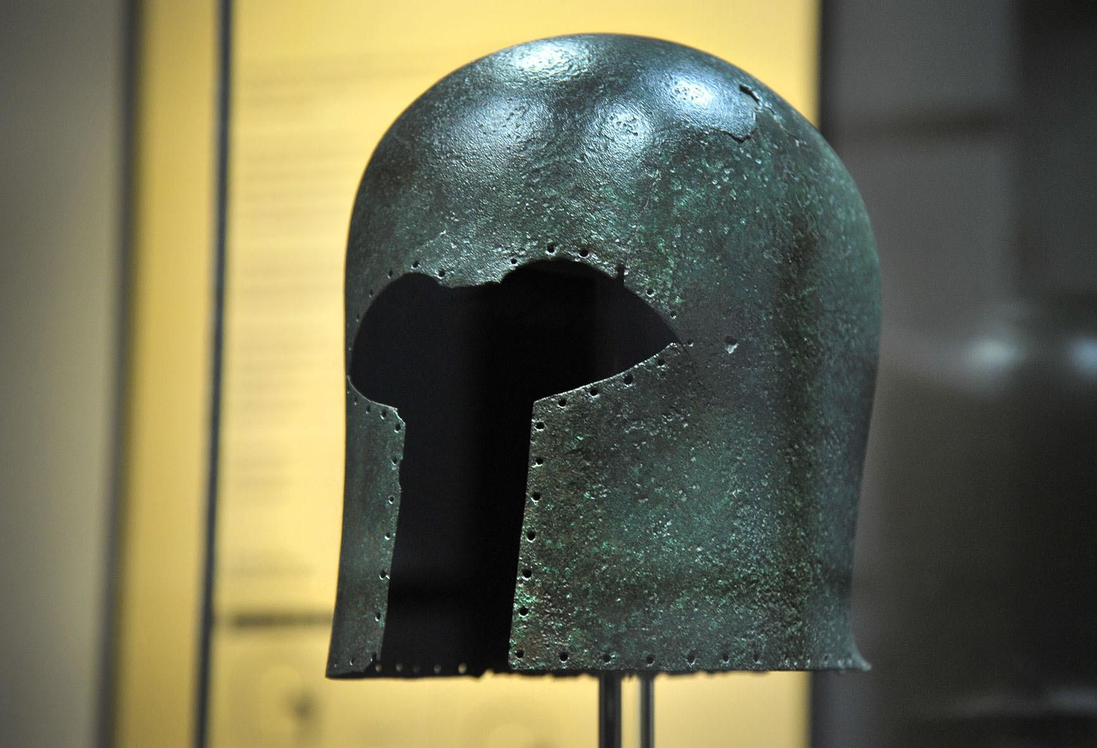 El Museo Arqueológico cede el 'Casco griego corintio' a una exposición nacional