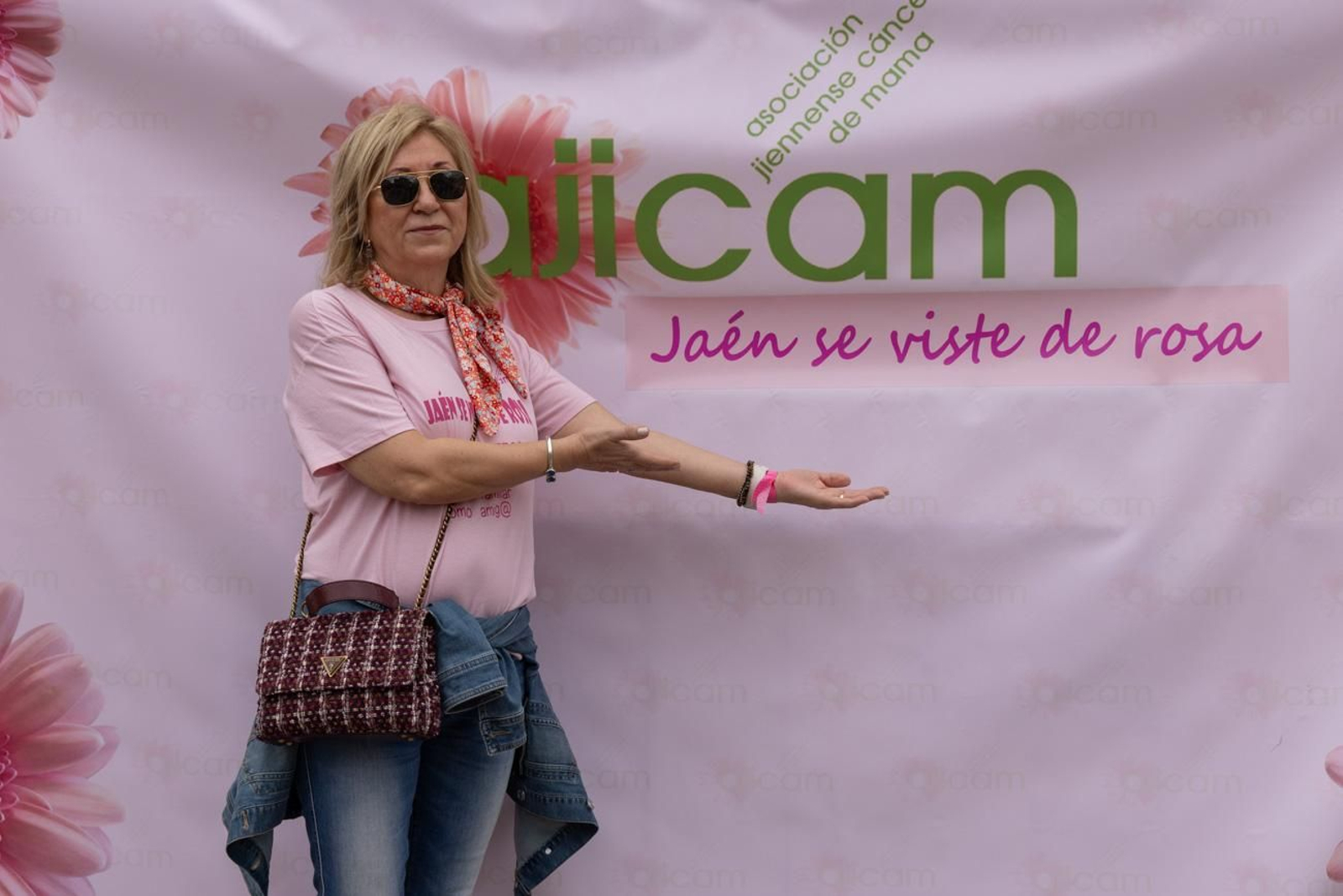 Jaén se viste de rosa con una marcha reivindicativa contra el cáncer de mama
