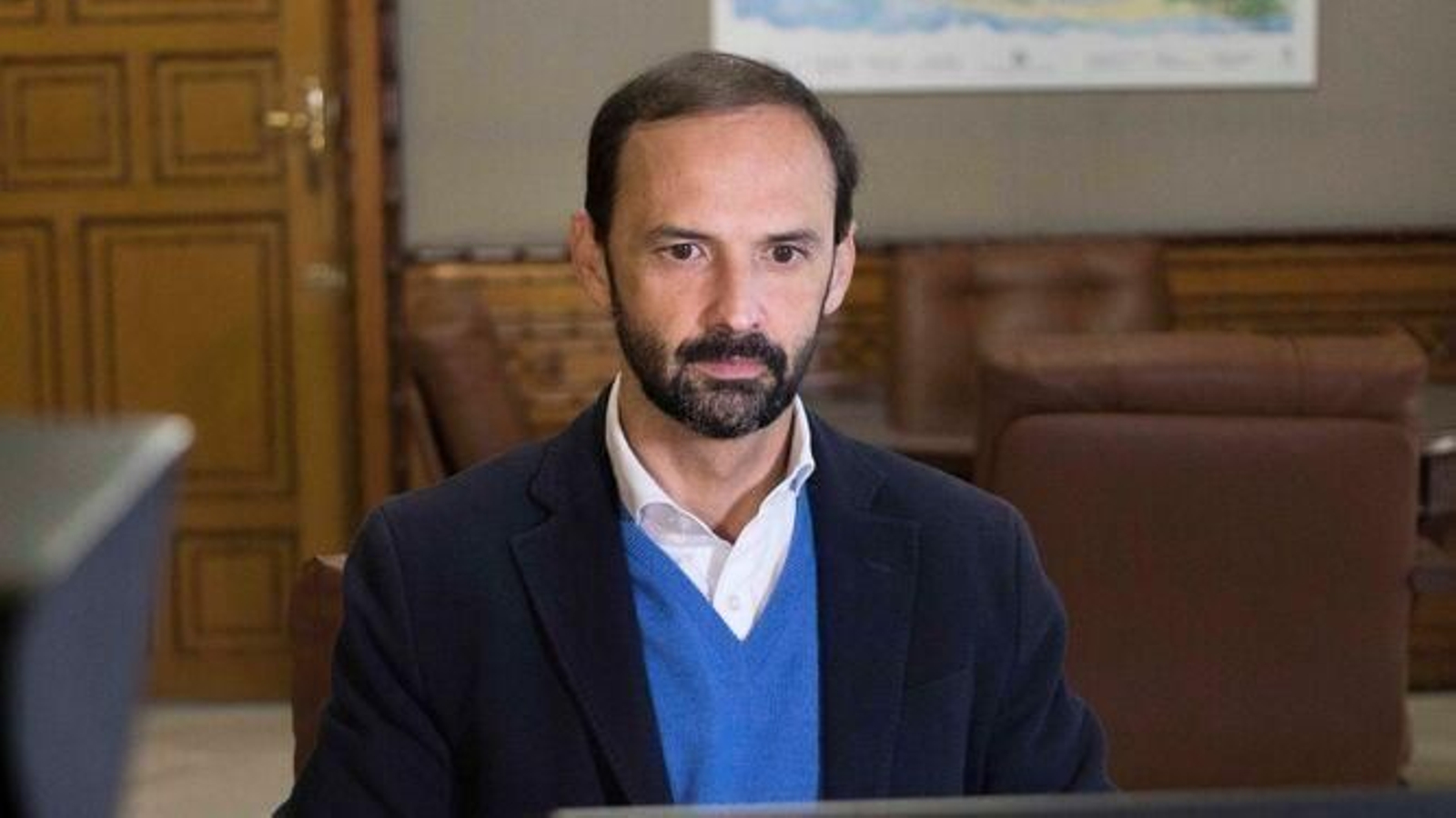 El alcalde de Sanlúcar, Víctor Mora, en el Palacio Municipal.