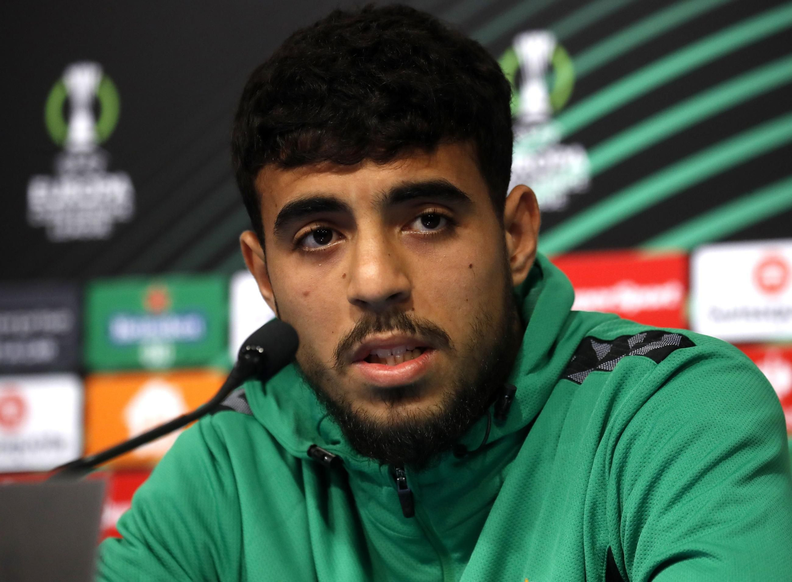 Chadi Riad, en una rueda de prensa del Betis durante la pasada temporada en la Conference.