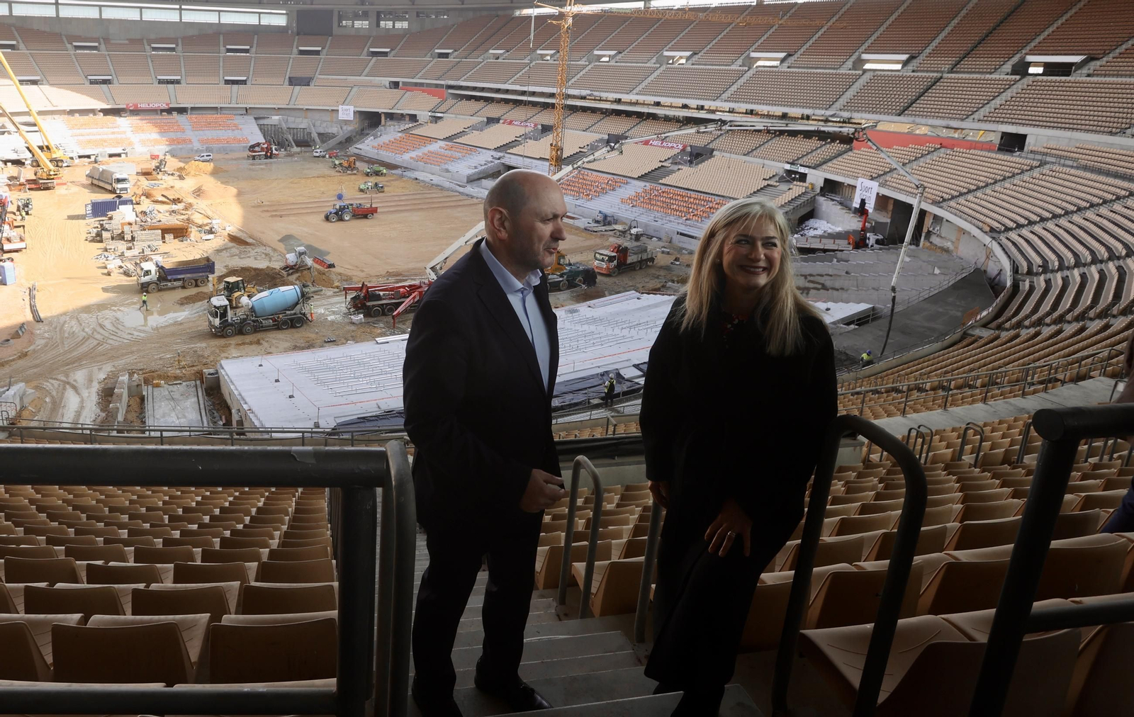Visita del presidente de la R Federación Española de Fútbol a las obras del  Estadio de La Cartuja